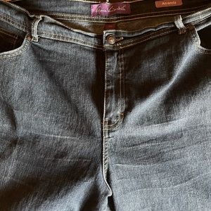 Gloria Vanderbilt blue jeans size 20W.